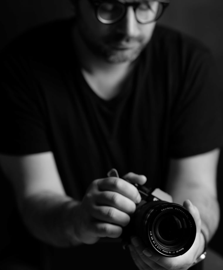 Gennaro Mazzacane durante il lavoro fotografico